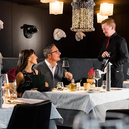 Bergland Design- Und Wellnesshotel 5* Зёльден